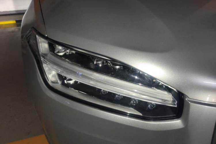 Used Volvo XC90 2021 B5 SmartDrive Luxury Edition 5-seater Right Front Headlight