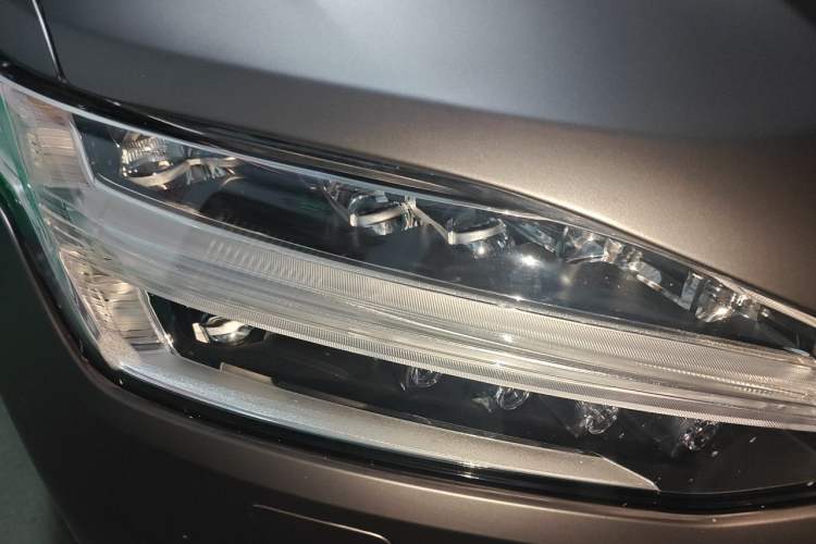 Used Volvo XC90 2021 B6 Luxury Smart Edition 7-Seater Right Front Headlight
