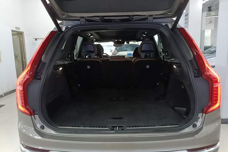 Used Volvo XC90 2021 B6 Zhiyi Luxury Edition 7-Seater Trunk