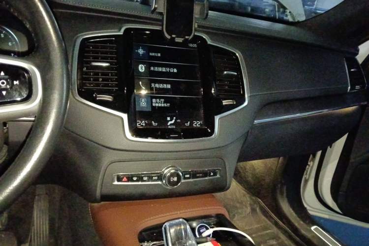 Used Volvo XC90 2021 B6 Luxury Smart Edition 7-Seater Audio And AC Panel