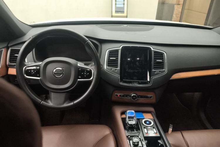 Used Volvo XC90 2021 B5 SmartDrive Luxury Edition 5-seater Center Console
