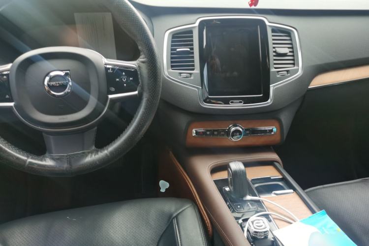 Used Volvo XC90 2021 B5 SmartDrive Luxury Edition 7 Seats Center Console