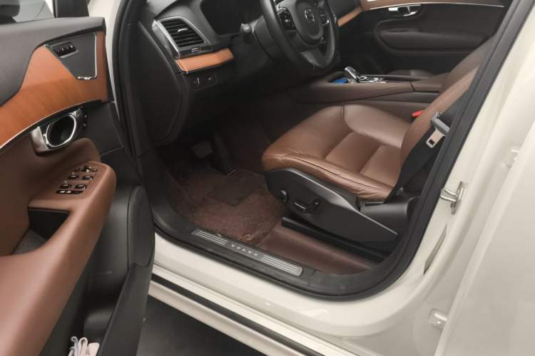 Used Volvo XC90 2021 B5 SmartDrive Luxury Edition 5-seater Driver Seat