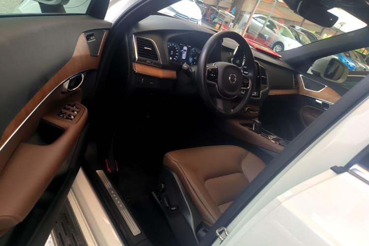 Used Volvo XC90 2021 B5 SmartDrive Luxury Edition 5-seater Driver Seat