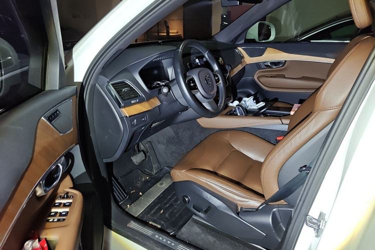 Used Volvo XC90 2021 B5 SmartDrive Luxury Edition 7 Seats Driver Seat