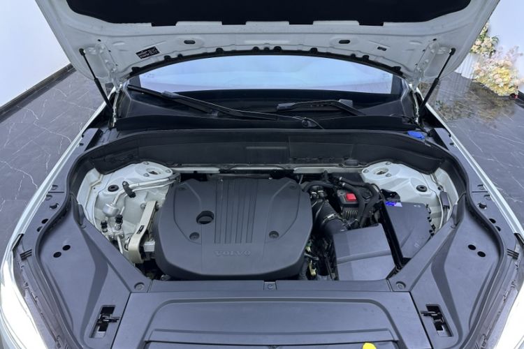 Used Volvo XC90 2021 B5 SmartDrive Luxury Edition 5-seater Engine Bay