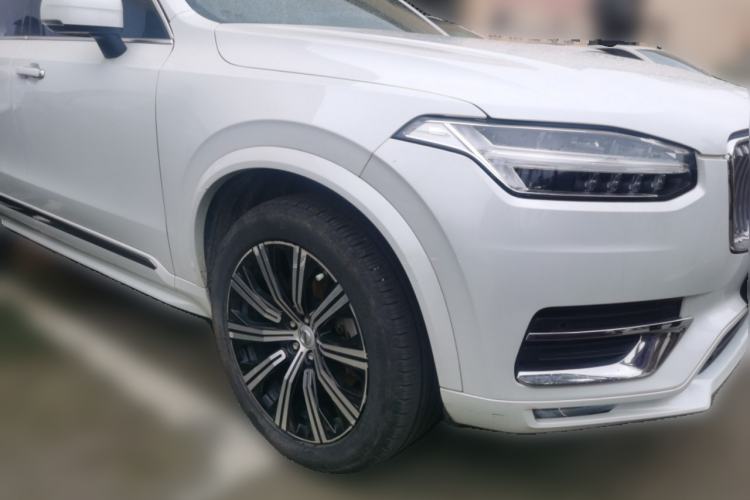 Used Volvo XC90 2021 B5 SmartDrive Luxury Edition 7 Seats Front Right 45 Deg