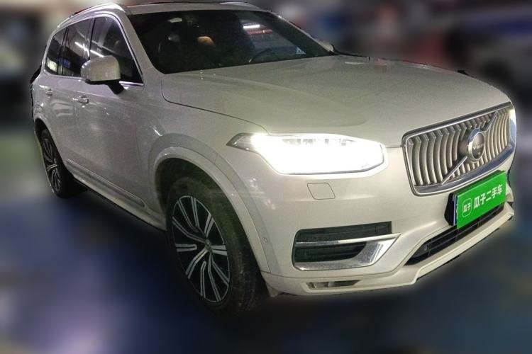 Used Volvo XC90 2021 B6 Luxury Smart Edition 7-Seater Front Right 45 Deg