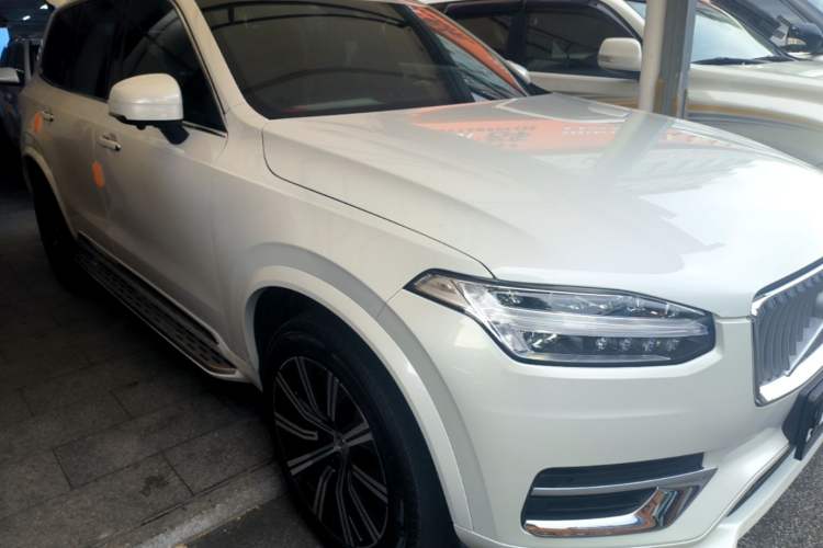 Used Volvo XC90 2021 B5 SmartDrive Luxury Edition 5-seater Front Right 45 Deg