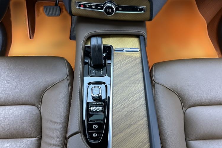 Used Volvo XC90 2021 B5 SmartDrive Luxury Edition 5-seater Gear Lever