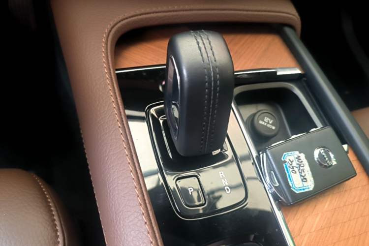 Used Volvo XC90 2021 B5 SmartDrive Luxury Edition 5-seater Gear Lever