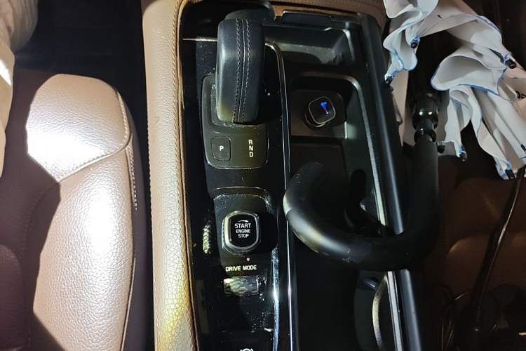 Used Volvo XC90 2021 B5 SmartDrive Luxury Edition 7 Seats Gear Lever