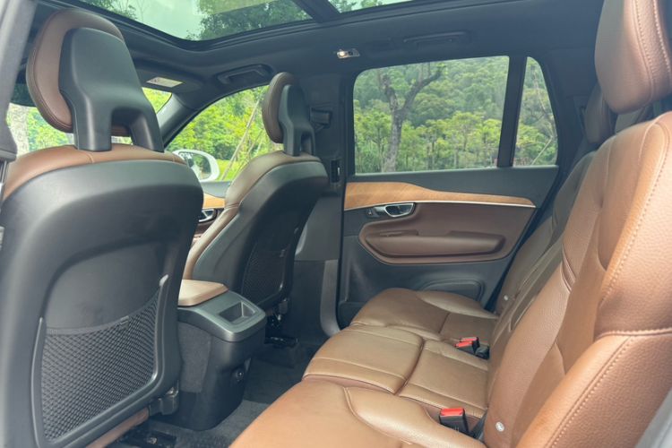 Used Volvo XC90 2021 B5 SmartDrive Luxury Edition 5-seater Interior 4