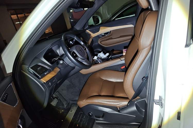 Used Volvo XC90 2021 B5 SmartDrive Luxury Edition 7 Seats Left Front Seat