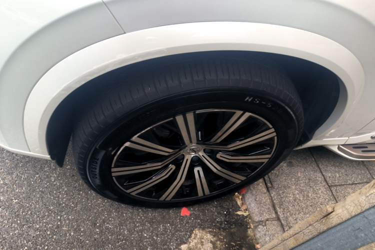 Used Volvo XC90 2021 B5 SmartDrive Luxury Edition 5-seater Left Front Wheel Hub