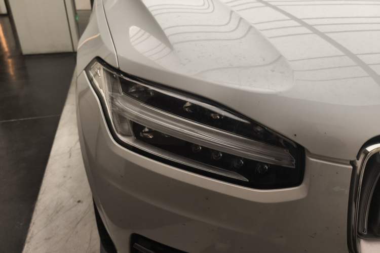 Used Volvo XC90 2021 B5 SmartDrive Luxury Edition 5-seater Right Front Headlight
