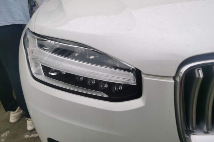 Used Volvo XC90 2021 B5 SmartDrive Luxury Edition 7 Seats Right Front Headlight