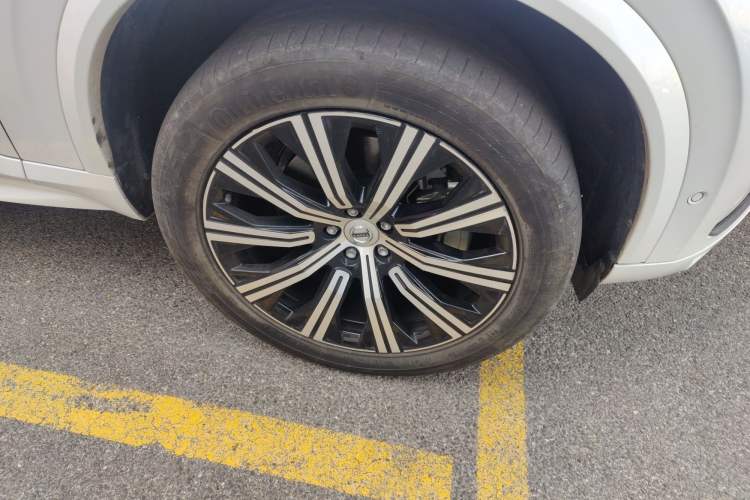 Used Volvo XC90 2021 B6 Luxury Smart Edition 7-Seater Right Front Wheel Hub