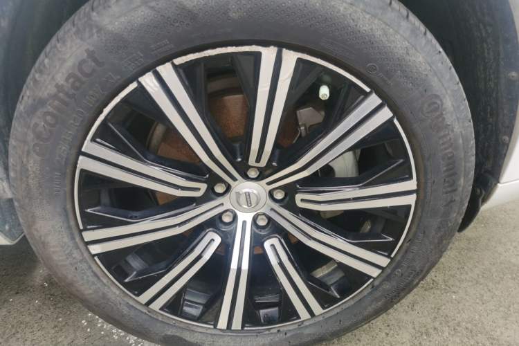 Used Volvo XC90 2021 B5 SmartDrive Luxury Edition 7 Seats Right Front Wheel Hub