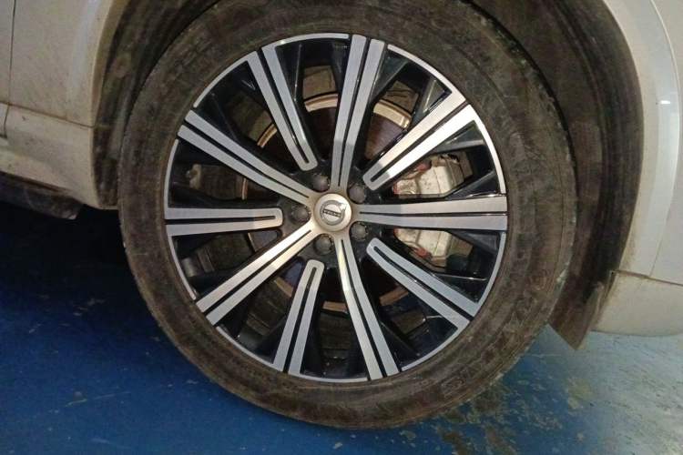 Used Volvo XC90 2021 B6 Luxury Smart Edition 7-Seater Right Front Wheel Hub
