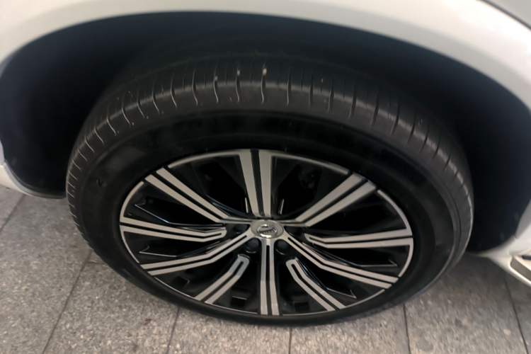 Used Volvo XC90 2021 B5 SmartDrive Luxury Edition 5-seater Right Rear Wheel Hub