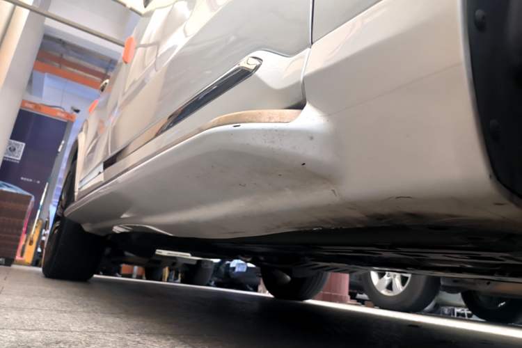 Used Volvo XC90 2021 B5 SmartDrive Luxury Edition 5-seater Right Side Sill