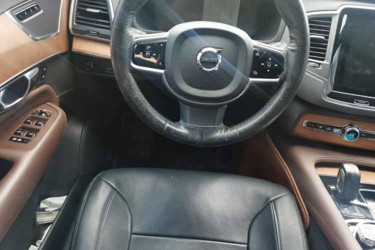 Used Volvo XC90 2021 B5 SmartDrive Luxury Edition 7 Seats Steering Wheel