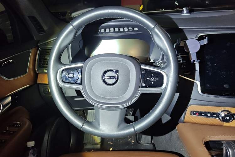 Used Volvo XC90 2021 B5 SmartDrive Luxury Edition 7 Seats Steering Wheel