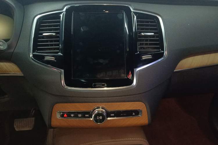 Used Volvo XC90 2022 B6 Zhiyi Luxury Edition 7-Seater Audio And AC Panel