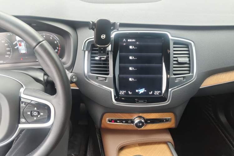 Used Volvo XC90 2022 B5 Smart Drive Luxury Edition 5 Seats Audio And AC Panel