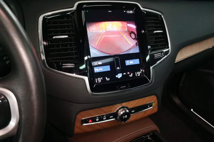 Used Volvo XC90 2022 B6 Zhiyi Luxury Edition 7-Seater Audio And AC Panel