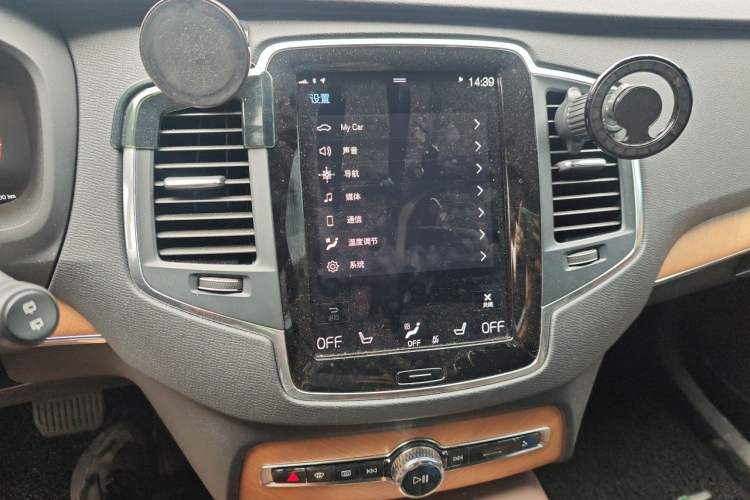 Used Volvo XC90 2022 B5 Smart Drive Luxury Edition 5 Seats Audio And AC Panel