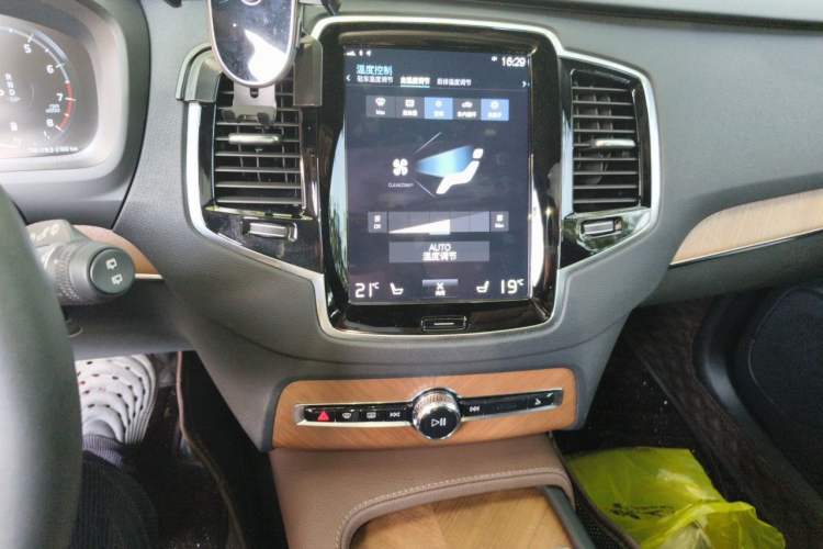 Used Volvo XC90 2022 B6 Zhiyi Luxury Edition 7-Seater Audio And AC Panel