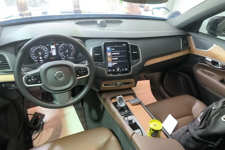 Used Volvo XC90 2022 B5 Smart Drive Luxury Edition 5 Seats Audio And AC Panel