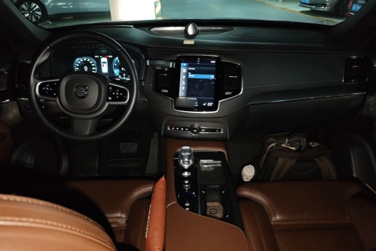 Used Volvo XC90 2022 B6 Zhiya Luxury 7-Seater Center Console