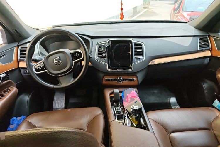 Used Volvo XC90 2022 B5 Smart Drive Luxury Edition 5 Seats Center Console