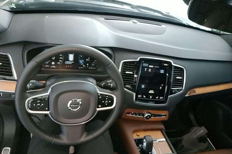 Used Volvo XC90 2022 B6 Zhiyi Luxury Edition 7-Seater Center Console