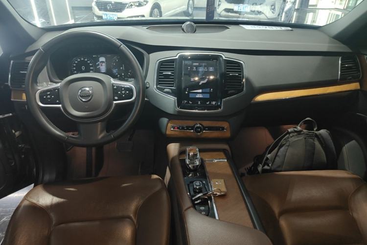 Used Volvo XC90 2022 B6 Zhiyi Luxury Edition 7-Seater Center Console
