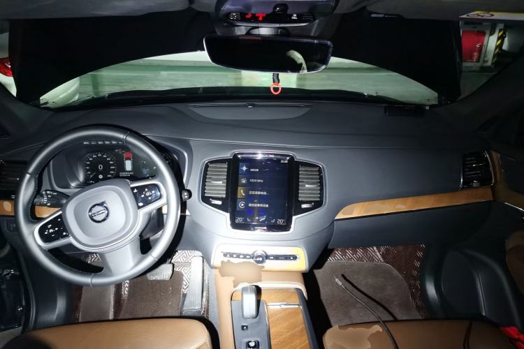 Used Volvo XC90 2022 B6 Zhiyi Luxury Edition 7-Seater Center Console