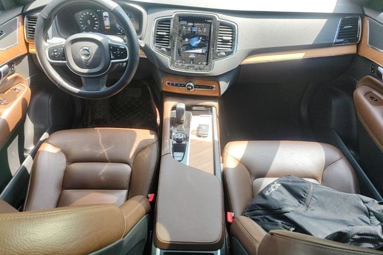 Used Volvo XC90 2022 B6 Zhiyi Luxury Edition 7-Seater Center Console