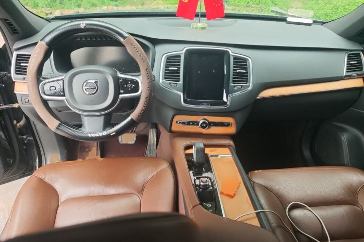 Used Volvo XC90 2022 B5 Smart Drive Luxury Edition 5 Seats Center Console