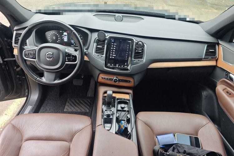 Used Volvo XC90 2022 B5 Smart Drive Luxury Edition 5 Seats Center Console