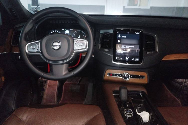 Used Volvo XC90 2022 B5 SmartDrive Luxury Edition 7 Seats Center Console