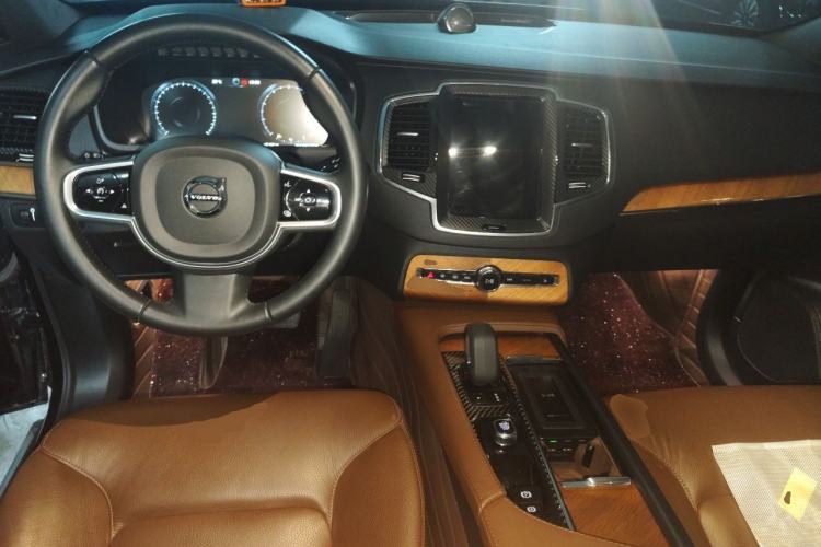 Used Volvo XC90 2022 B6 Zhiyi Luxury Edition 7-Seater Center Console