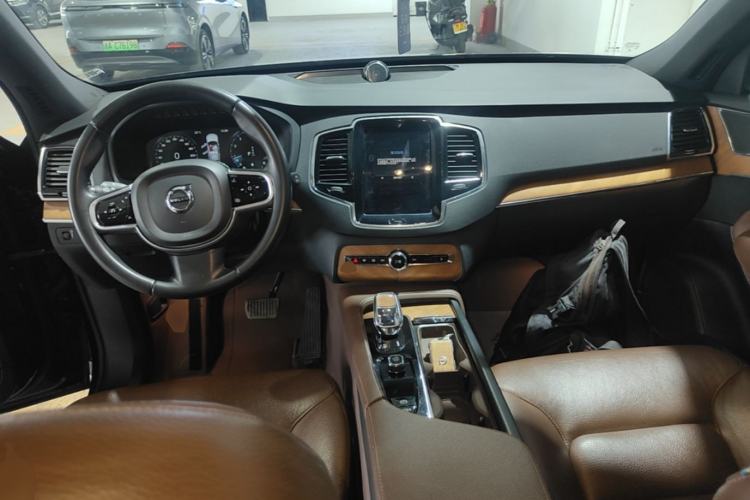 Used Volvo XC90 2022 B6 Zhiyi Luxury Edition 7-Seater Center Console