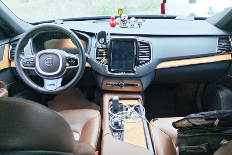 Used Volvo XC90 2022 B6 Zhiyi Luxury Edition 7-Seater Center Console