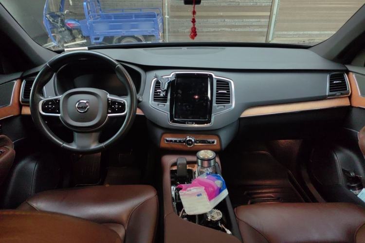 Used Volvo XC90 2022 B5 Smart Drive Luxury Edition 5 Seats Center Console