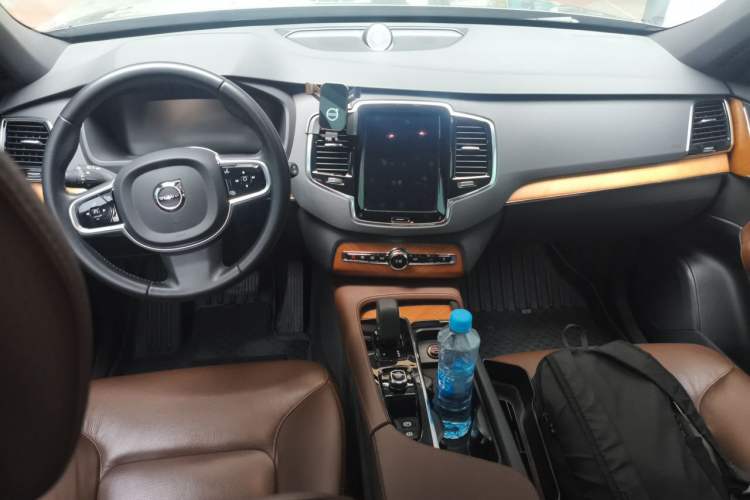 Used Volvo XC90 2022 B6 Zhiyi Luxury Edition 7-Seater Center Console