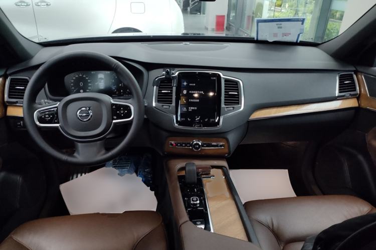 Used Volvo XC90 2022 B5 SmartDrive Luxury Edition 7 Seats Center Console
