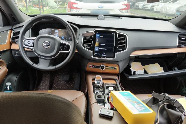 Used Volvo XC90 2022 B6 Zhiyi Luxury Edition 7-Seater Center Console